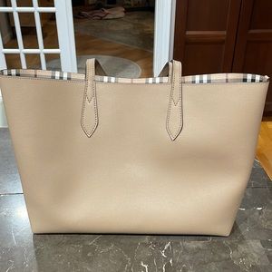 BURBERRY
Grainy Calfskin Haymarket Check Medium Reversible Tote Camel